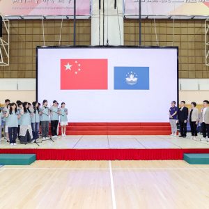 封面.18歲青年面向國旗區旗宣誓