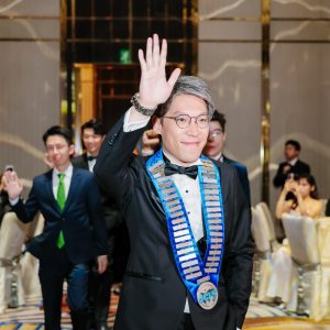 封面.會長率一眾執行理事局及籌委會主席進場